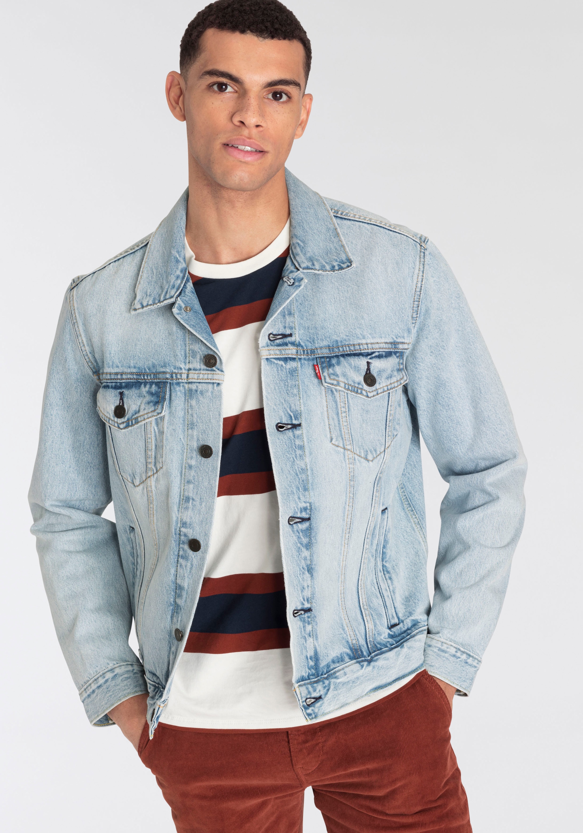 Levi's® Jeansjacke »VINTAGE FIT TRUCKER JKT« ohne Kapuze mit Knopfleiste