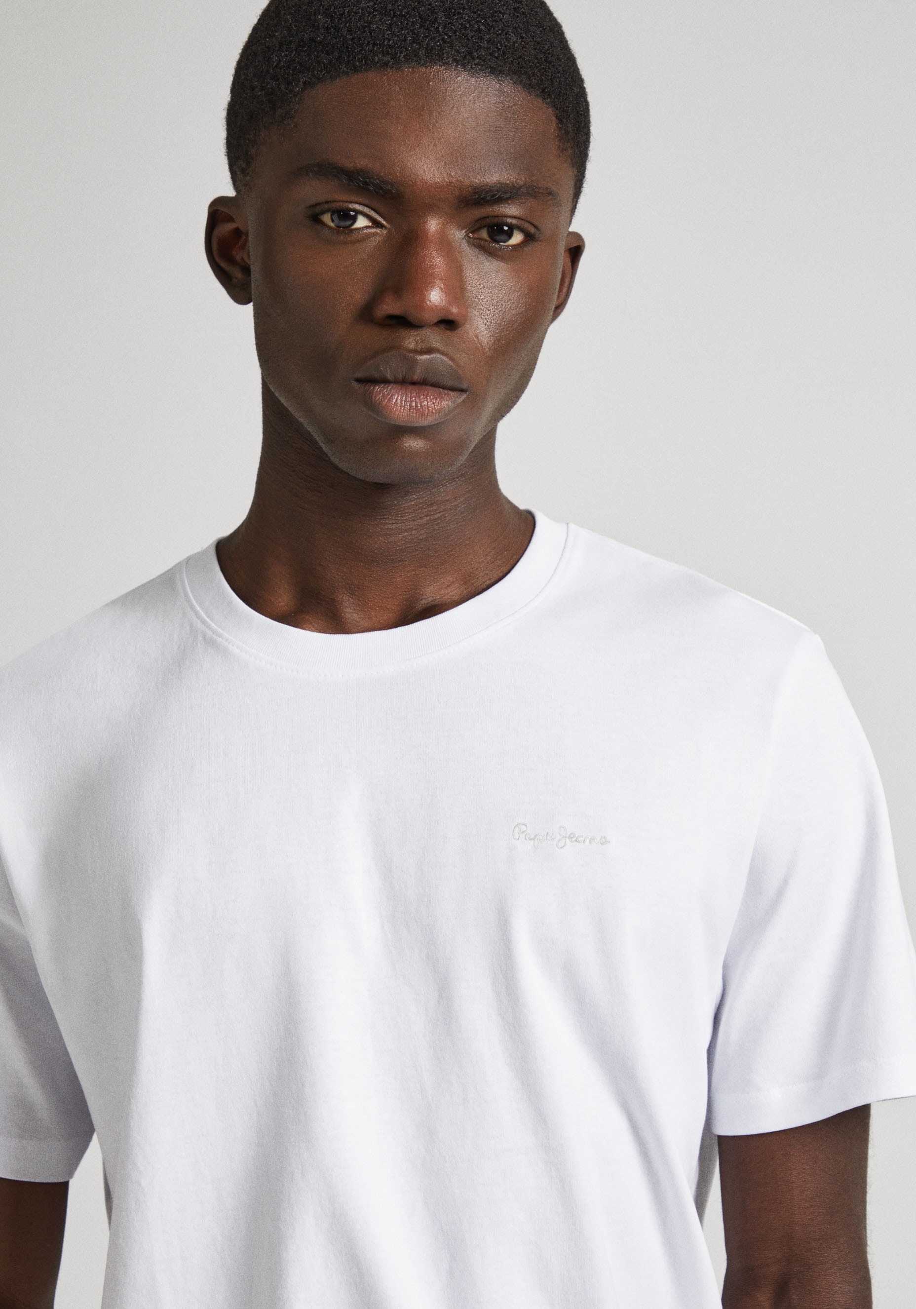 Pepe Jeans T-Shirt »CONNOR«, mit gesticktem Logo auf der Brust