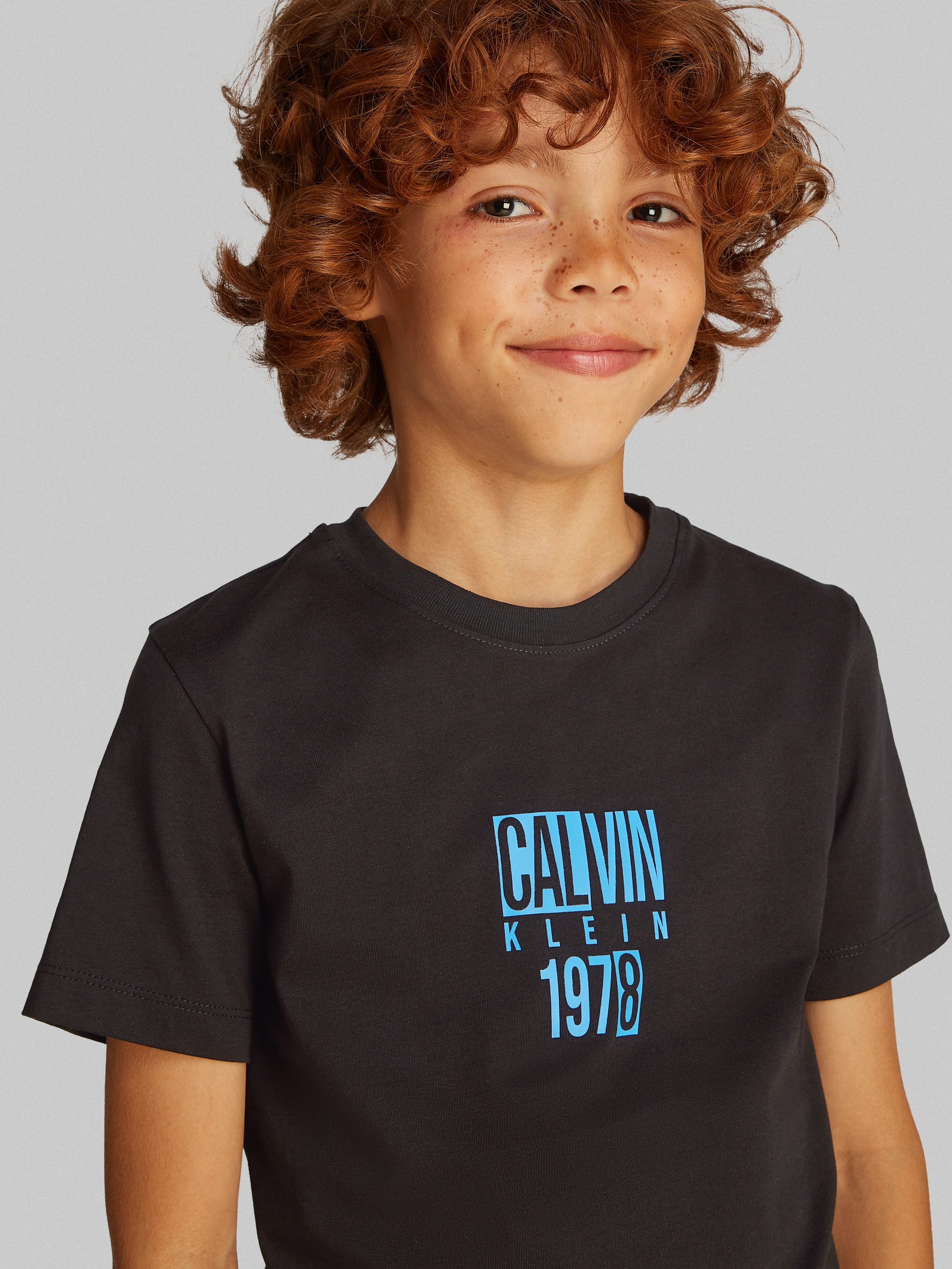 Calvin Klein Jeans T-Shirt »GOOD LEVEL REGULAR SS T-SHIRT« mit Logodruck