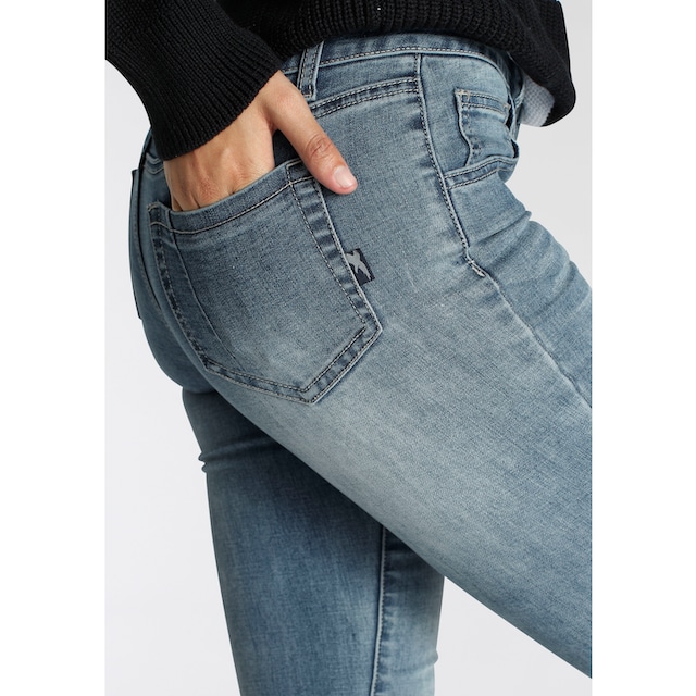 Arizona Skinny-fit-Jeans »Ultra-Stretch, sehr bequem, gut zu kombinieren«,  Mid Waist high performance stretch Denim normale Leibhöhe figurbetont  online kaufen bei Jelmoli-Versand Schweiz