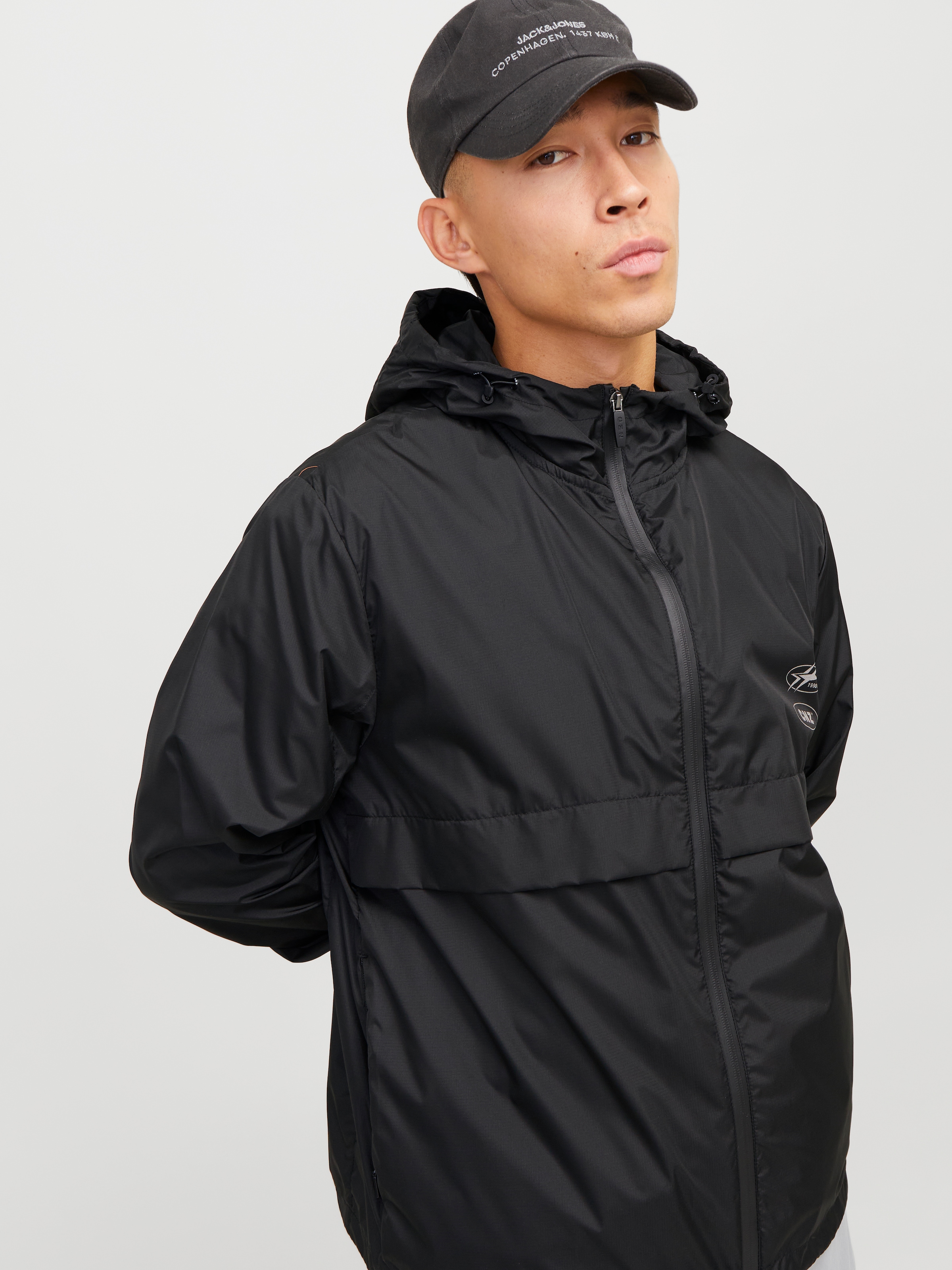 Jack & Jones Windbreaker »JCOCNZ PARIS WINDBREAKER JACKET NOOS«, mit Kapuze