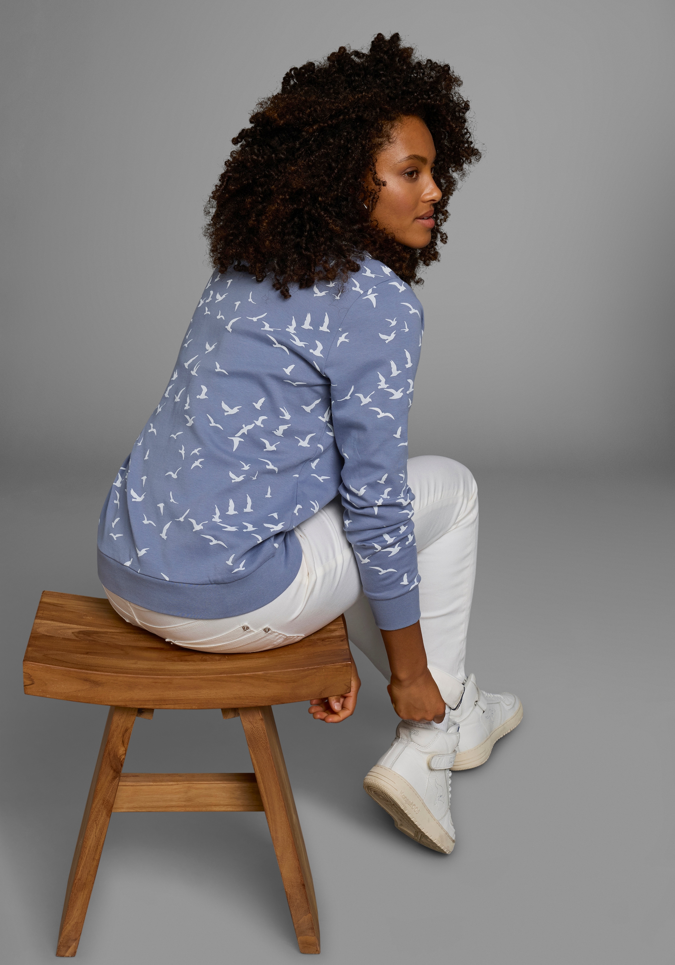 KangaROOS Sweatshirt, Langarm, figurumspielender Schnitt, bedruckt, Rundhalsausschnitt
