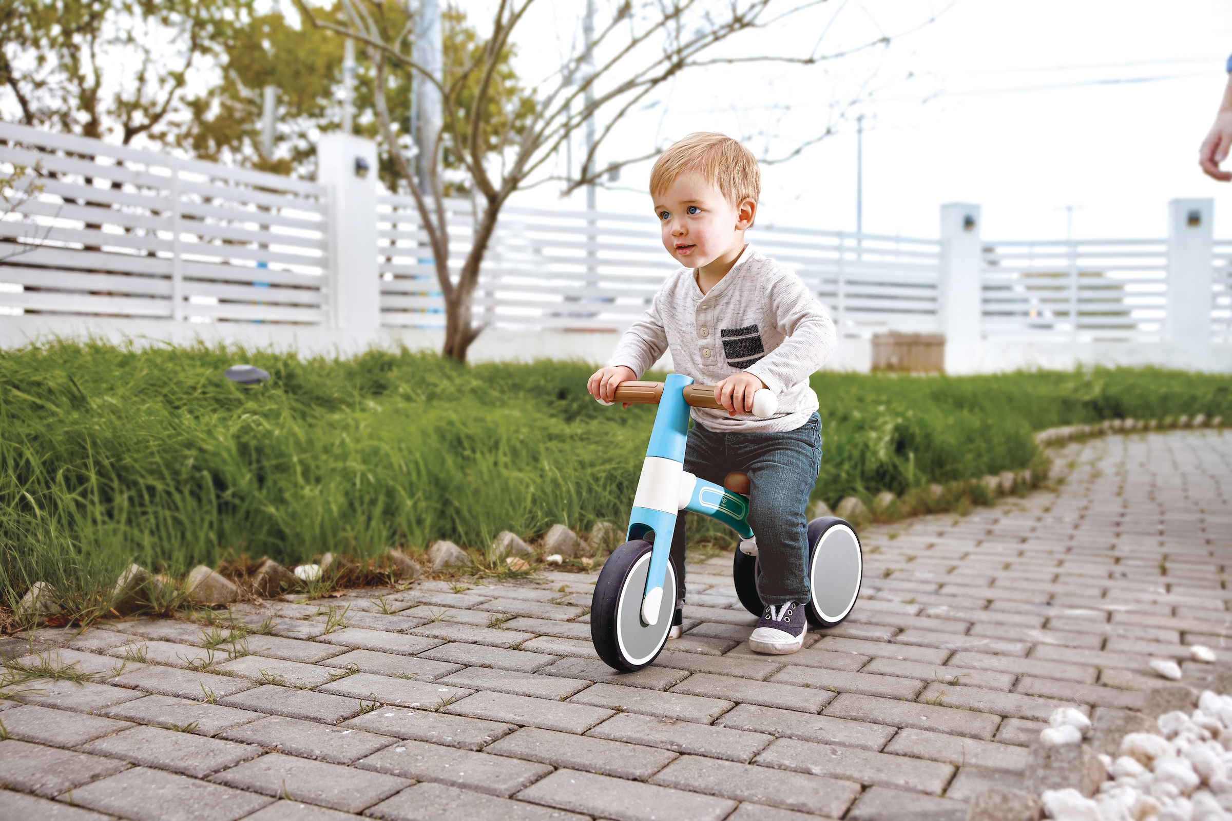 Hape Dreirad »Mein erstes Lauf-Dreirad, Helltürkis«, mit leichtem Aluminiumrahmen