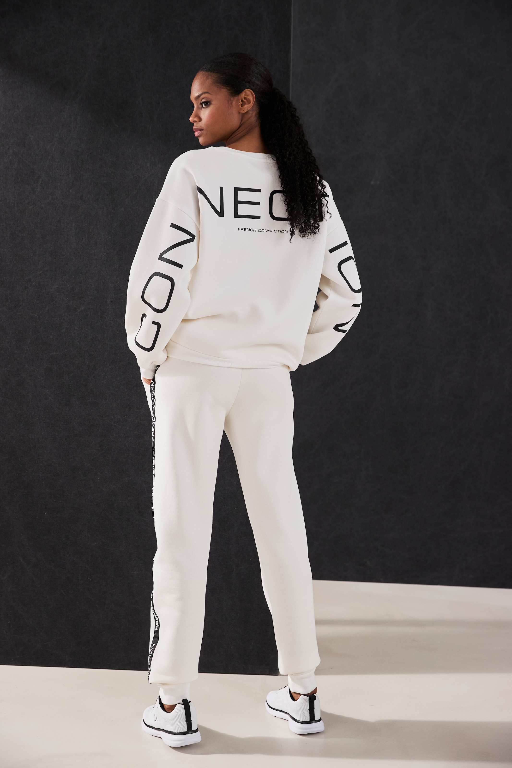 French Connection Sweathose, mit seitlichen Kontraststreifen und Logodruck