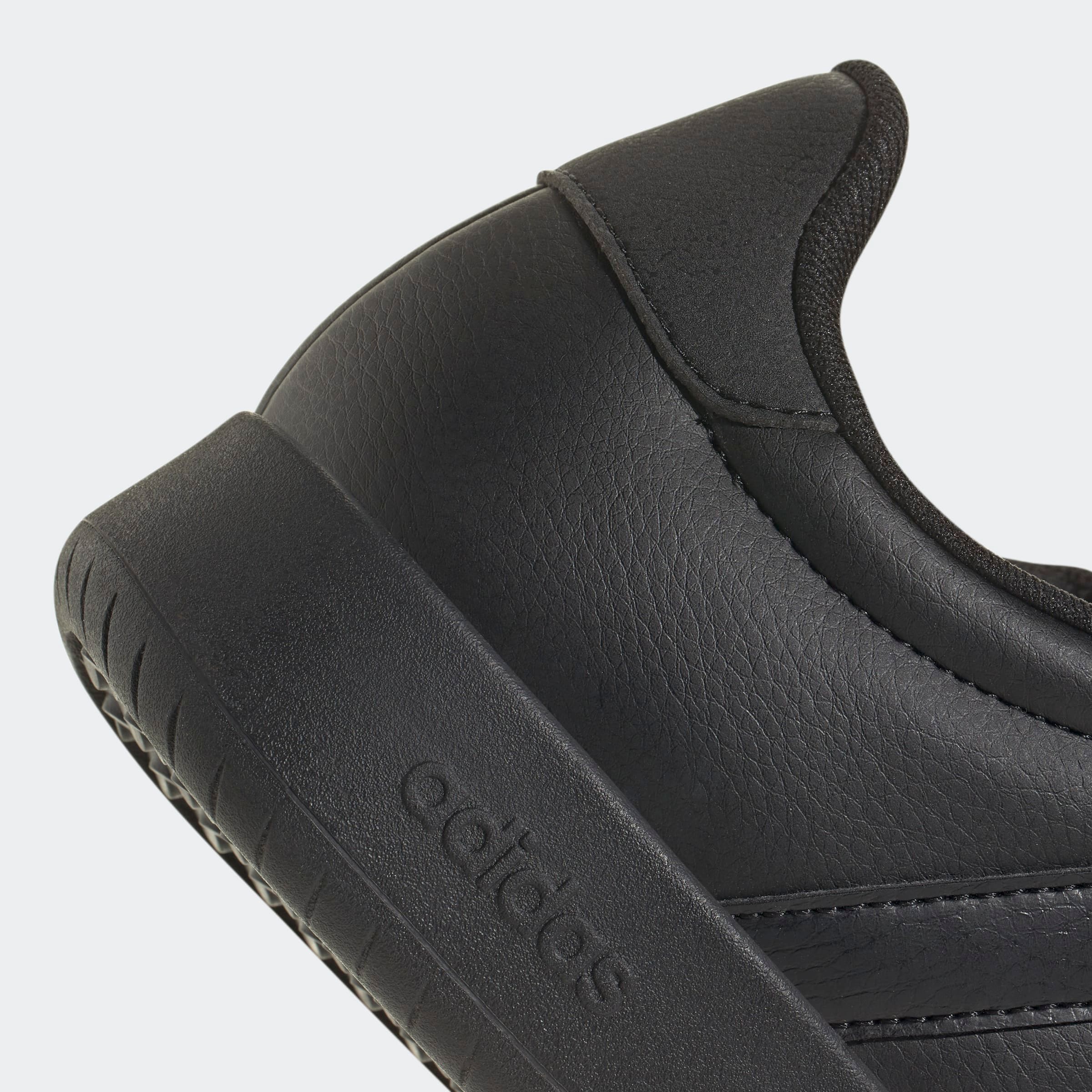 adidas Sportswear Sneaker »BARREDA«, Design auf den Spuren des adidas Handball Spezial
