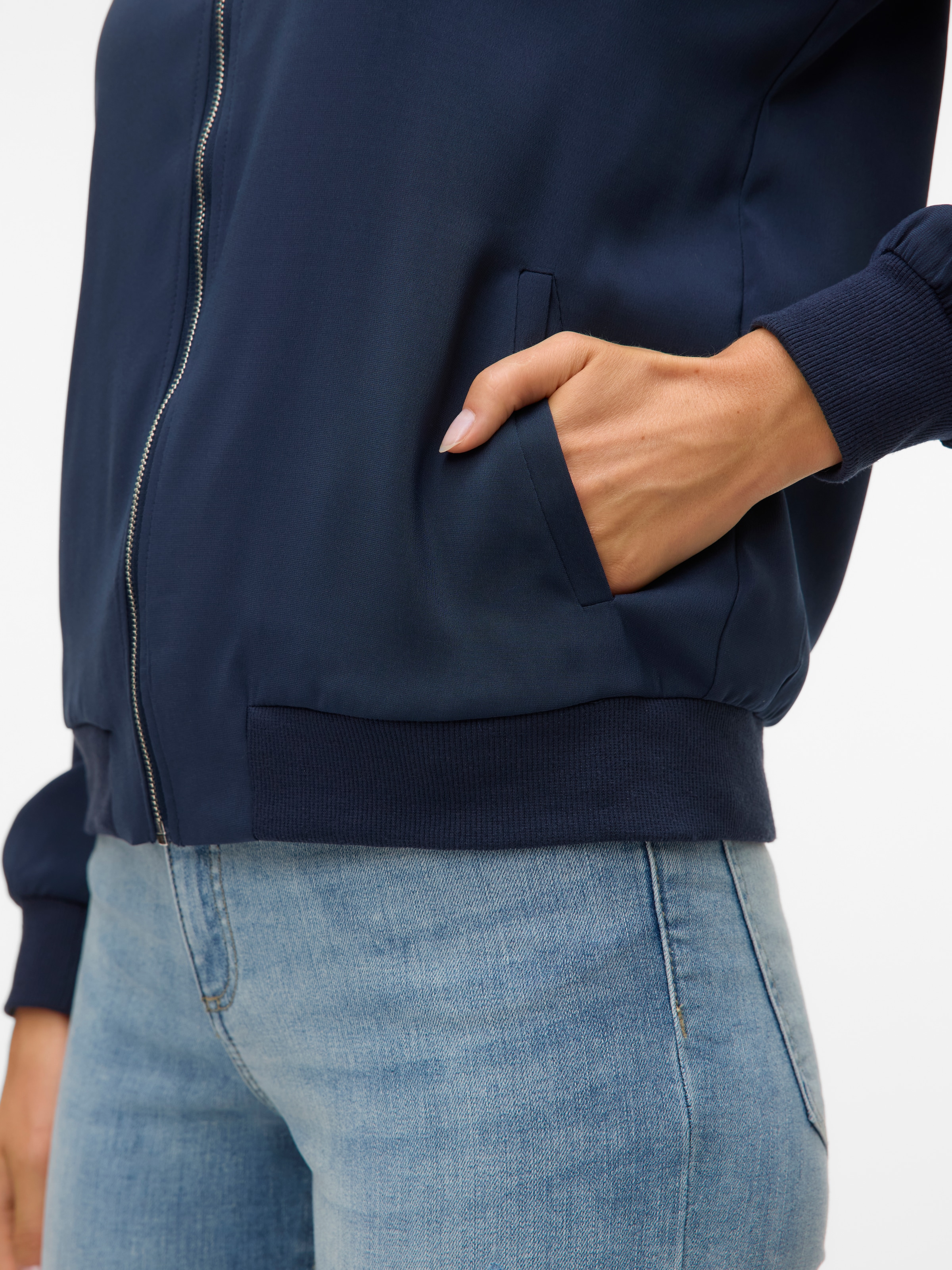Vero Moda Bomberjacke »VMCOCO L/S BOMBER«, in modisch kurzer Form