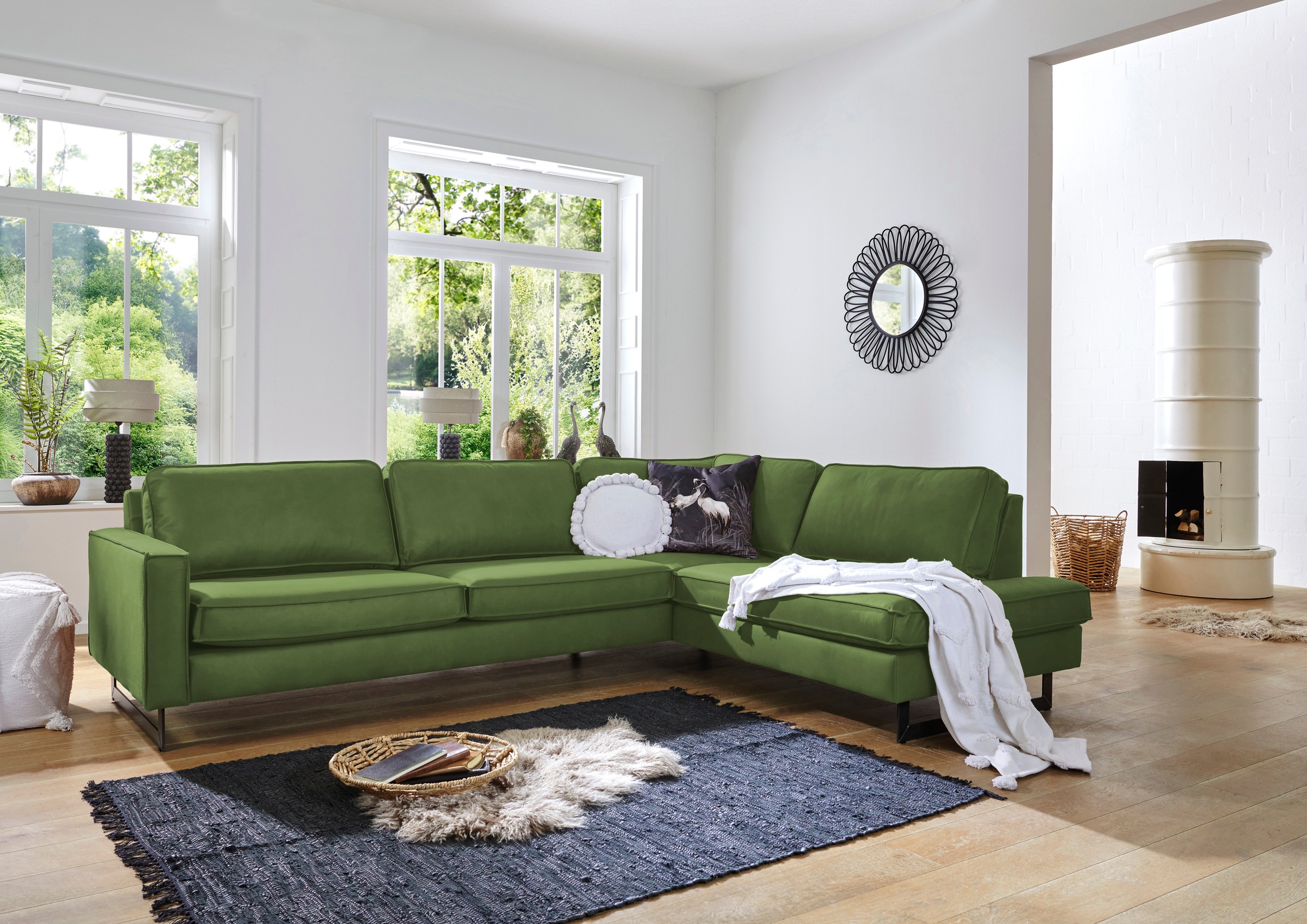 Places of Style Ecksofa »Pinto, 290 cm, Cord, Chenille, Lederoptik, Ottomane links / rechts«, mit Keder, schwarze Metallfüsse, Wellenunterfederung