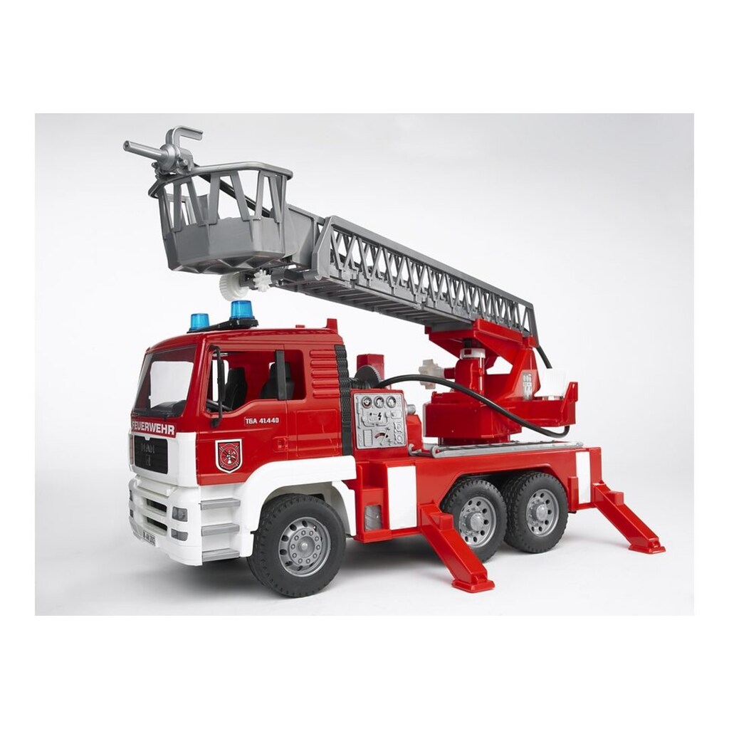 Bruder® Spielzeug-Feuerwehr »MAN Feuerwehrauto mit Drehleiter und Wasserpumpe«