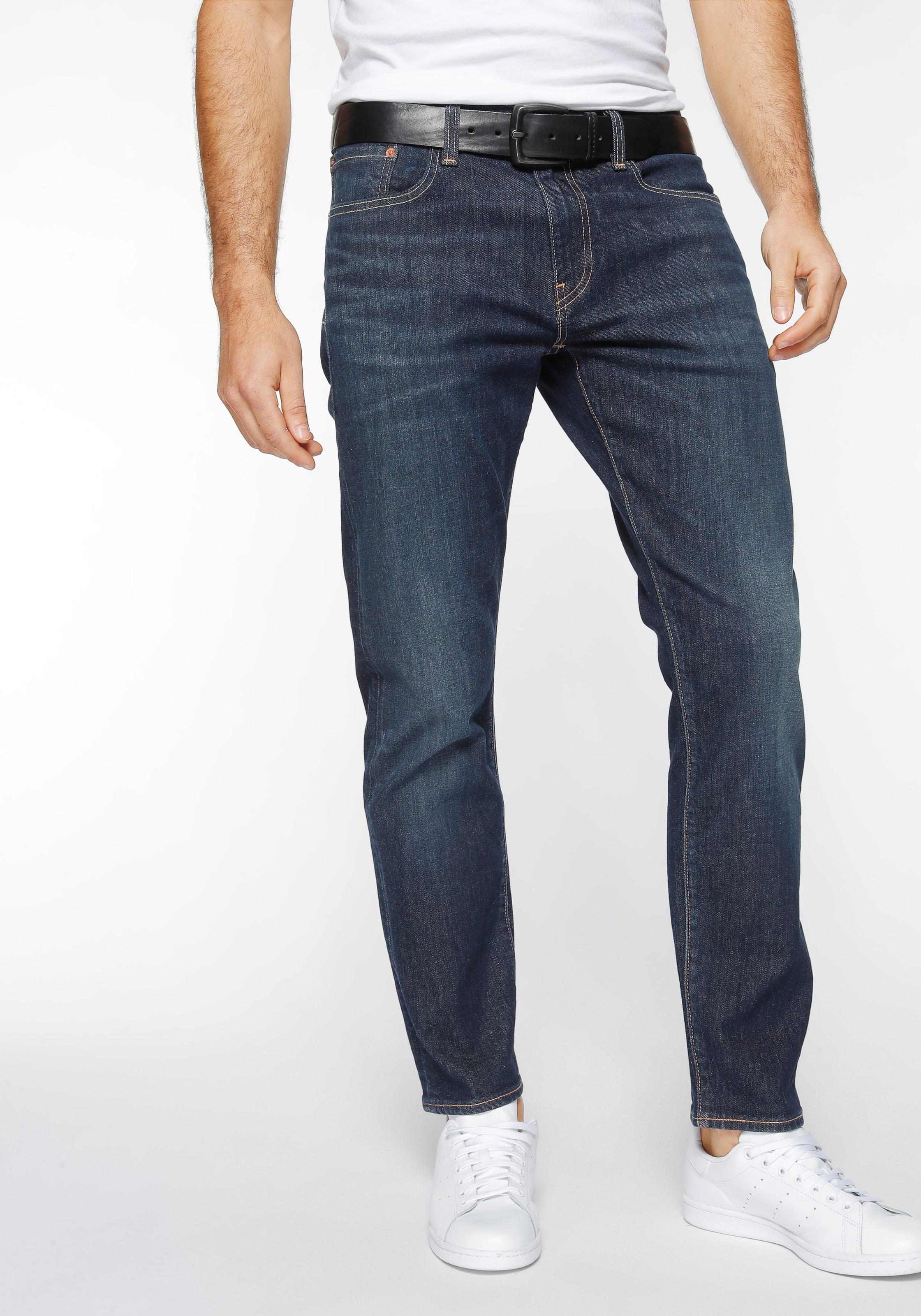 Levi's® Tapered-fit-Jeans »502 TAPER«, in elegantem, modernem Stil