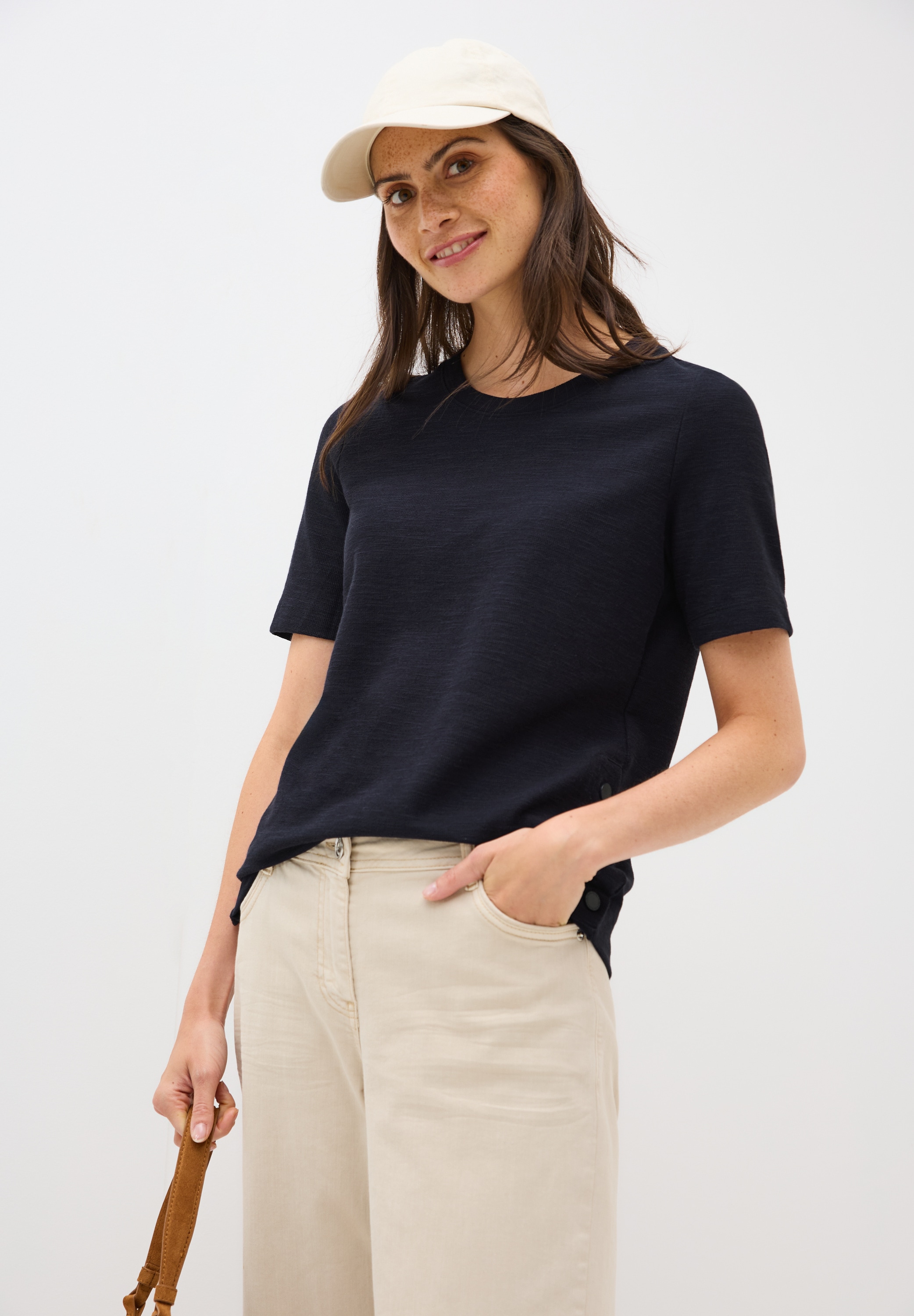 Cecil Rundhalsshirt mit seitlichen Knopfdetails