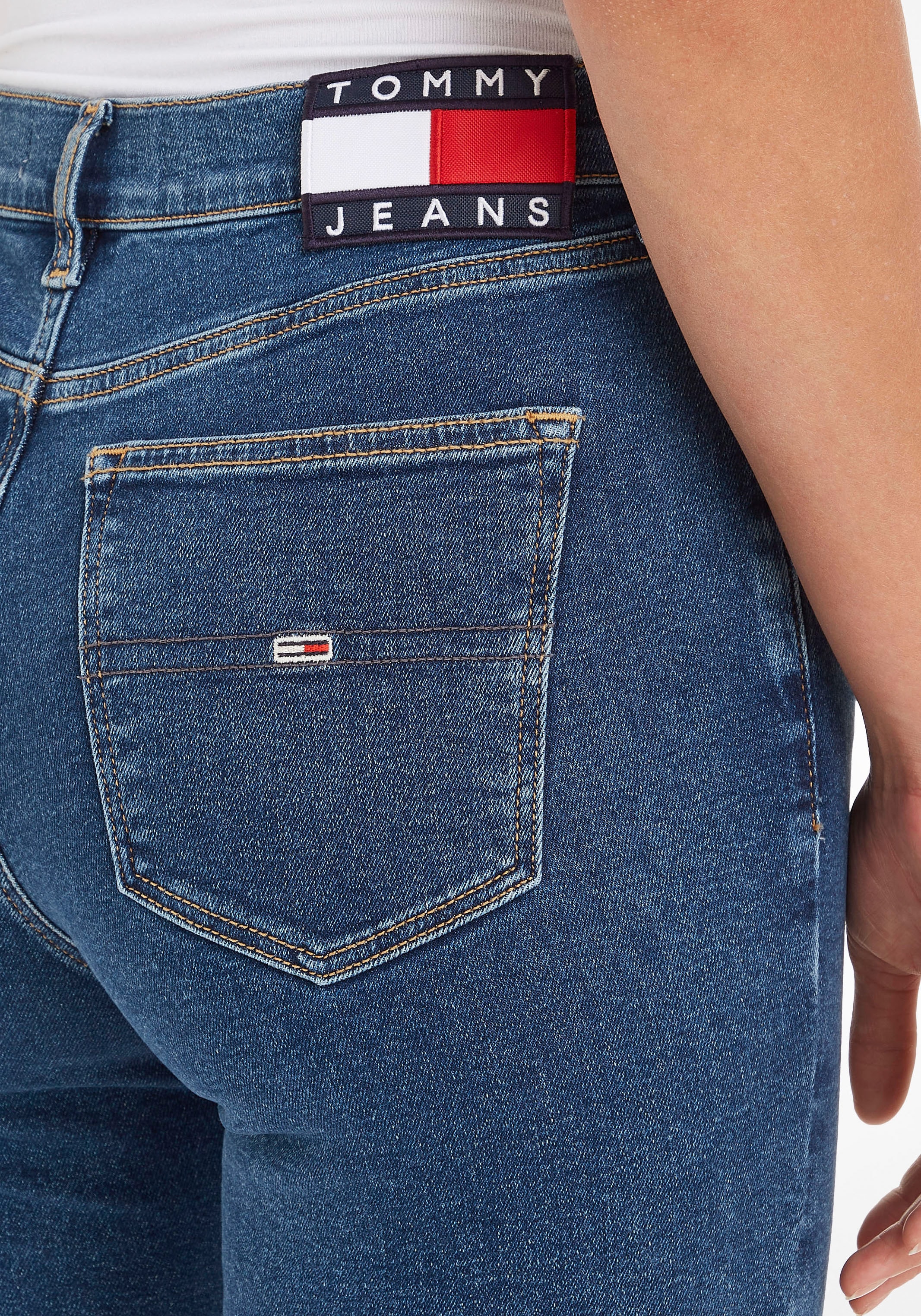 Tommy Jeans Skinny-fit-Jeans »Nora«, mit Tommy Jeans Label-Badge & Passe  hinten online shoppen bei Jelmoli-Versand Schweiz