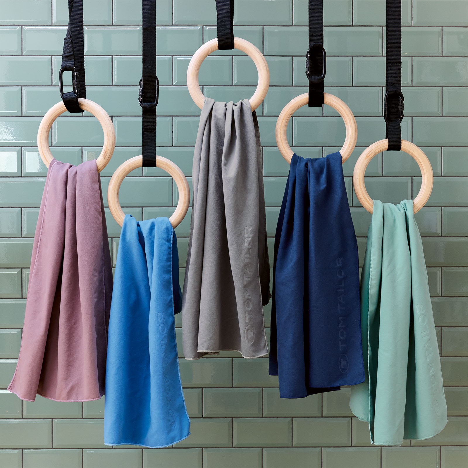 TOM TAILOR HOME Sporthandtuch »Fitnesstuch COLOR BATH«, (1 St.), Logo Prägung, Mikrofaser, weich, schnell trocknend