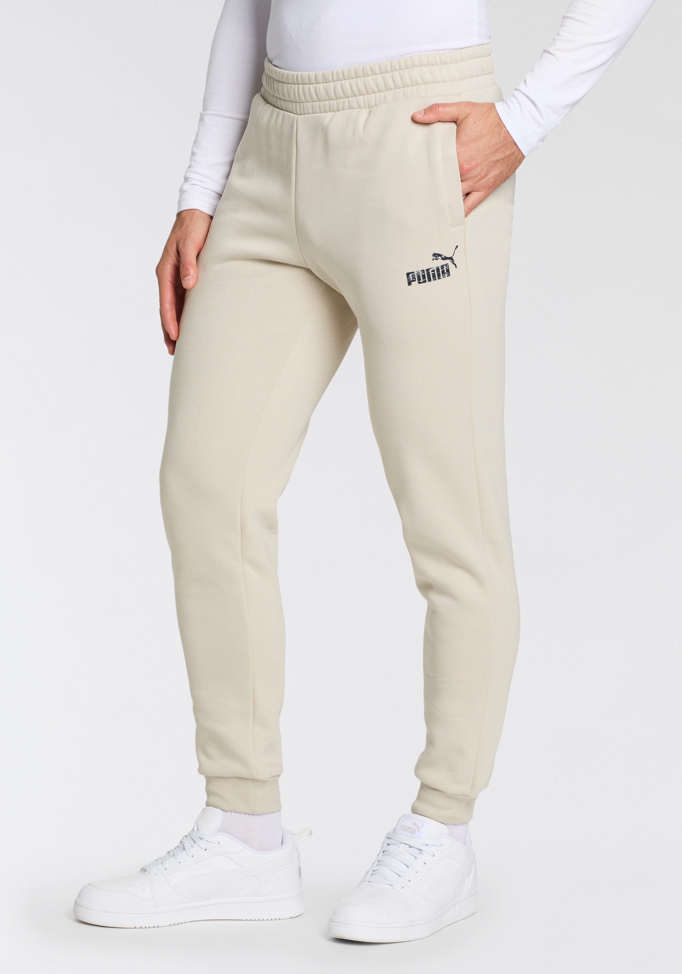 PUMA Trainingshose »ESS+ CAMO SWEATPANTS FL CL« sportlicher Stil, mit Eingrifftaschen, mit WarmCELL Technologie