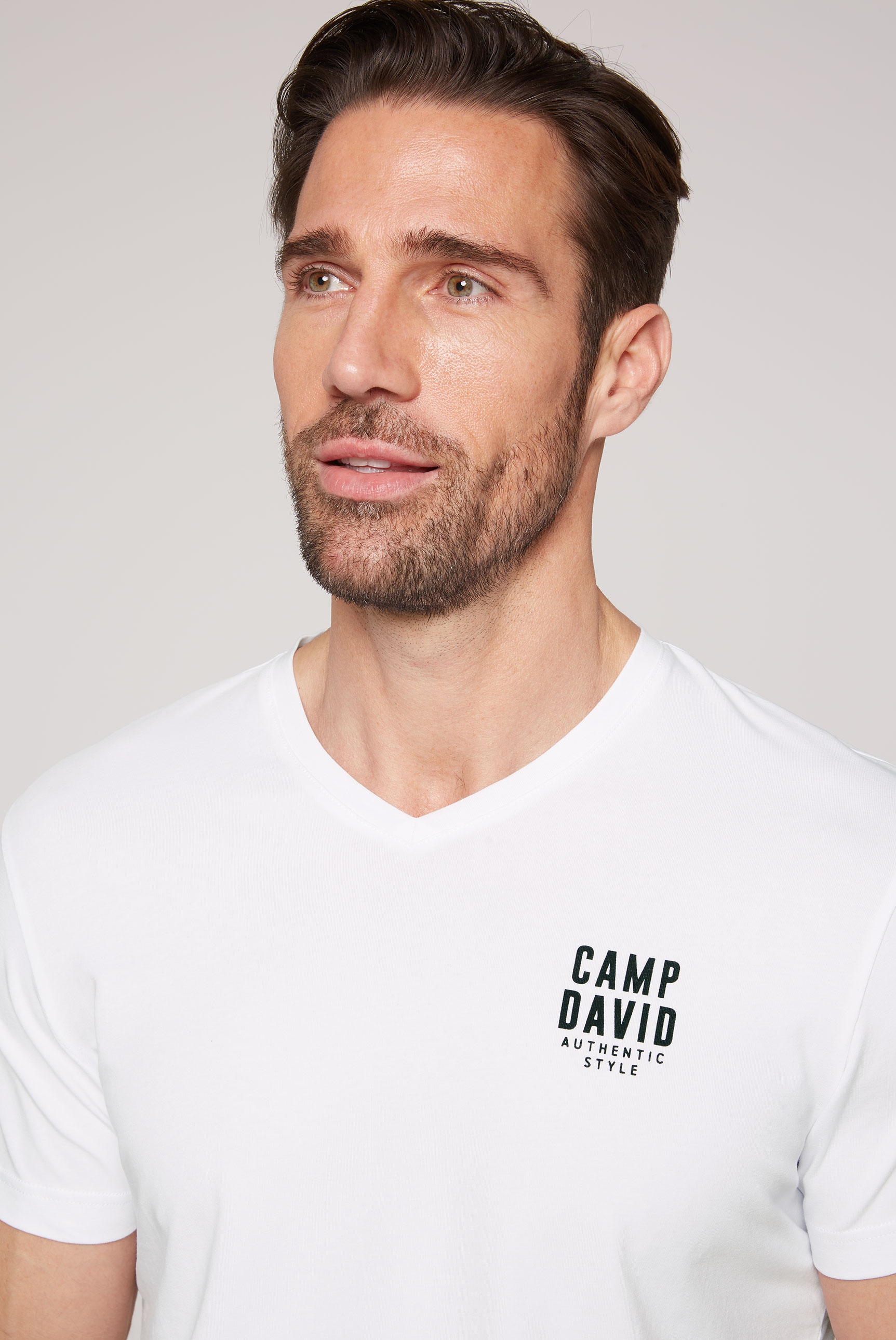 CAMP DAVID V-Shirt, mit Logo-Print auf der Brust