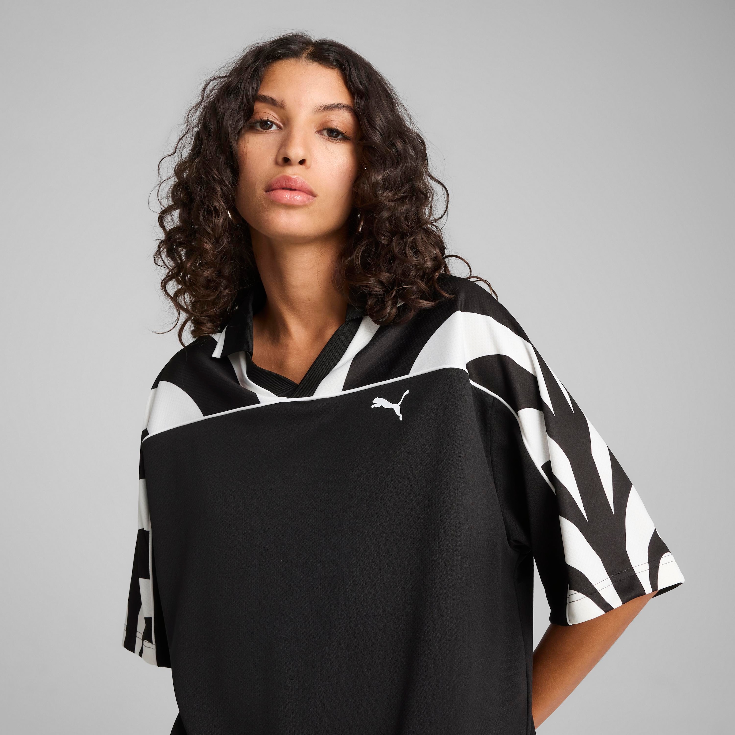 PUMA T-Shirt »FUTURE..ARCHIVE RELAXED FOOTBALL JERSEY« sportlicher Stil, Polokragen mit geripptem Design, Kurzarm