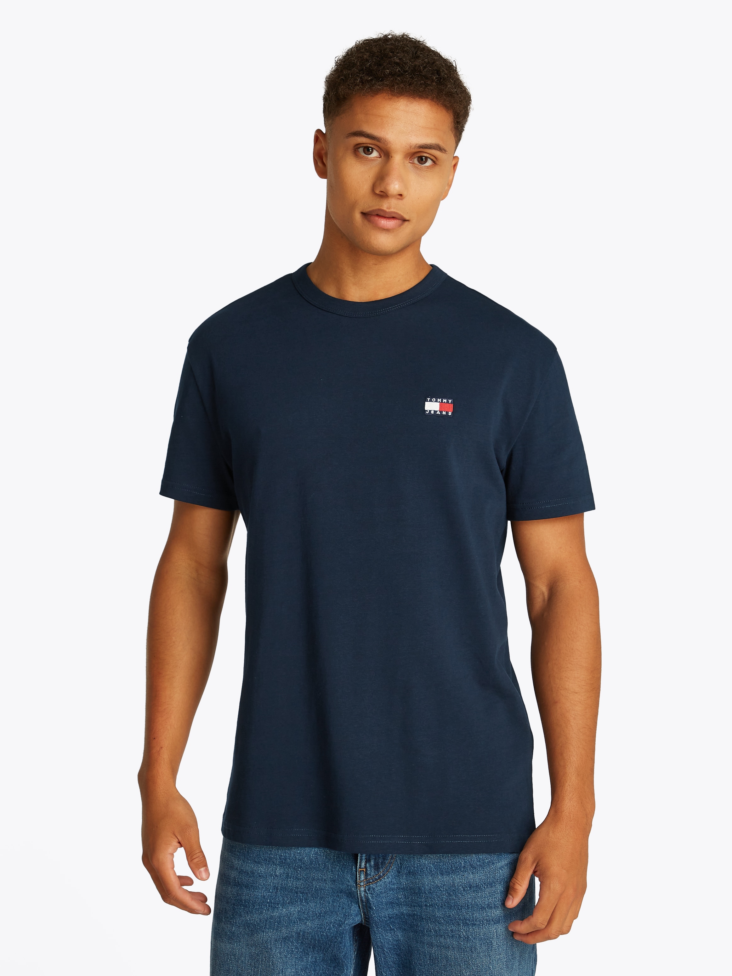 Tommy Jeans T-Shirt "TJM REG BADGE TEE EXT" mit Logostickerei