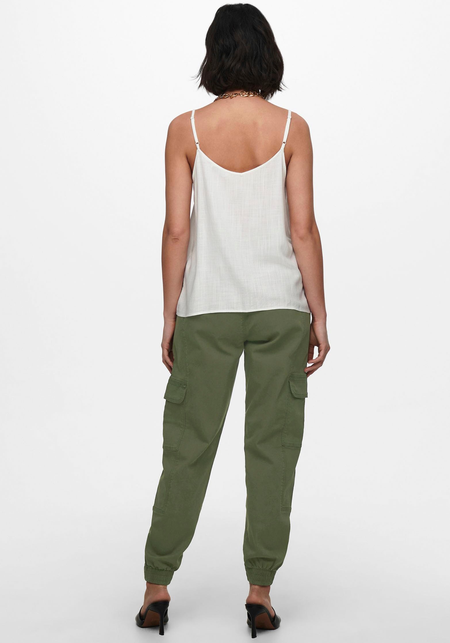 ONLY Spaghettitop »ONLASTRID SINGLET WVN NOOS«, mit Knopfdetail