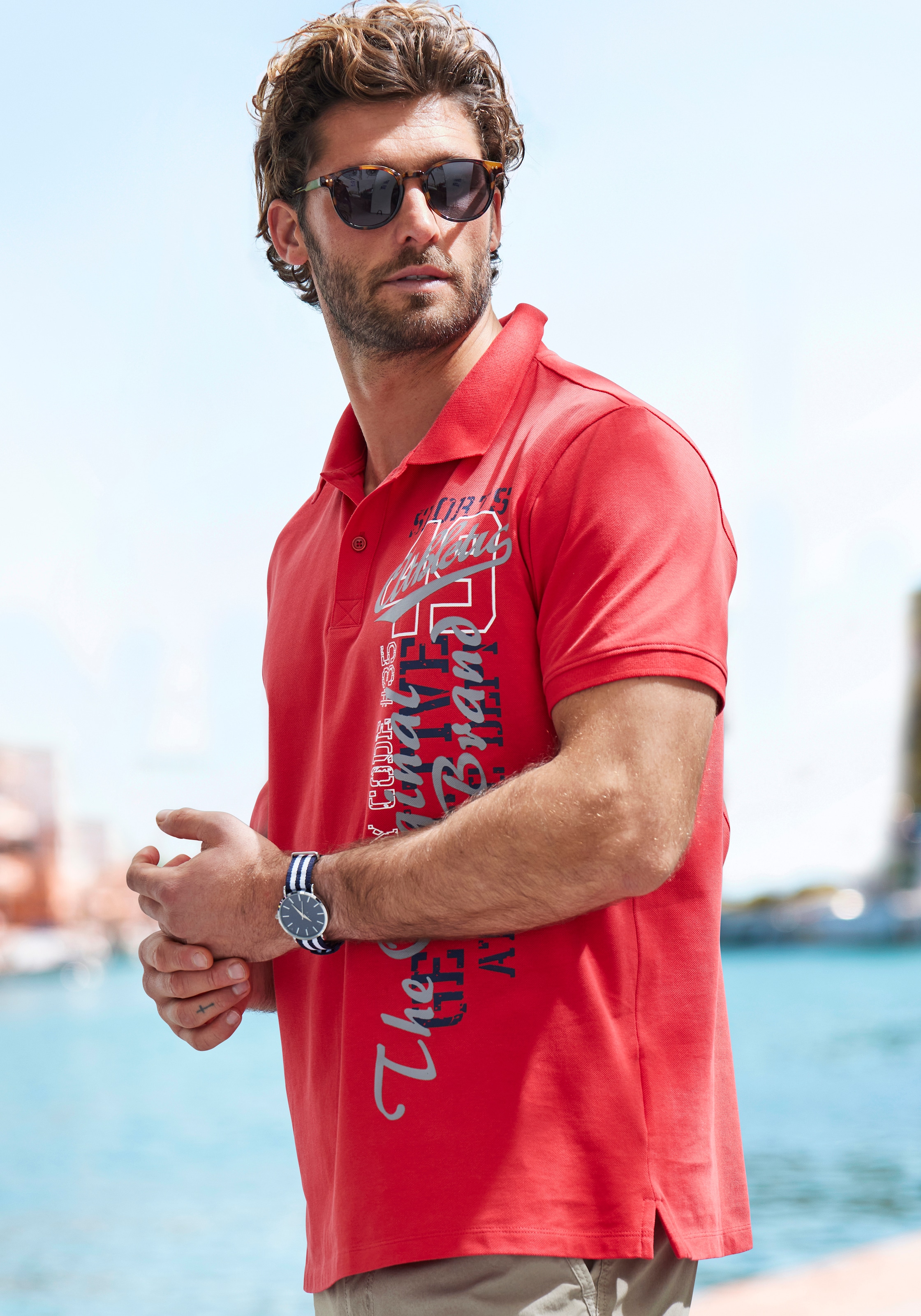John Devin Poloshirt, mit grossem Druck vorn aus Baumwoll-Piqué