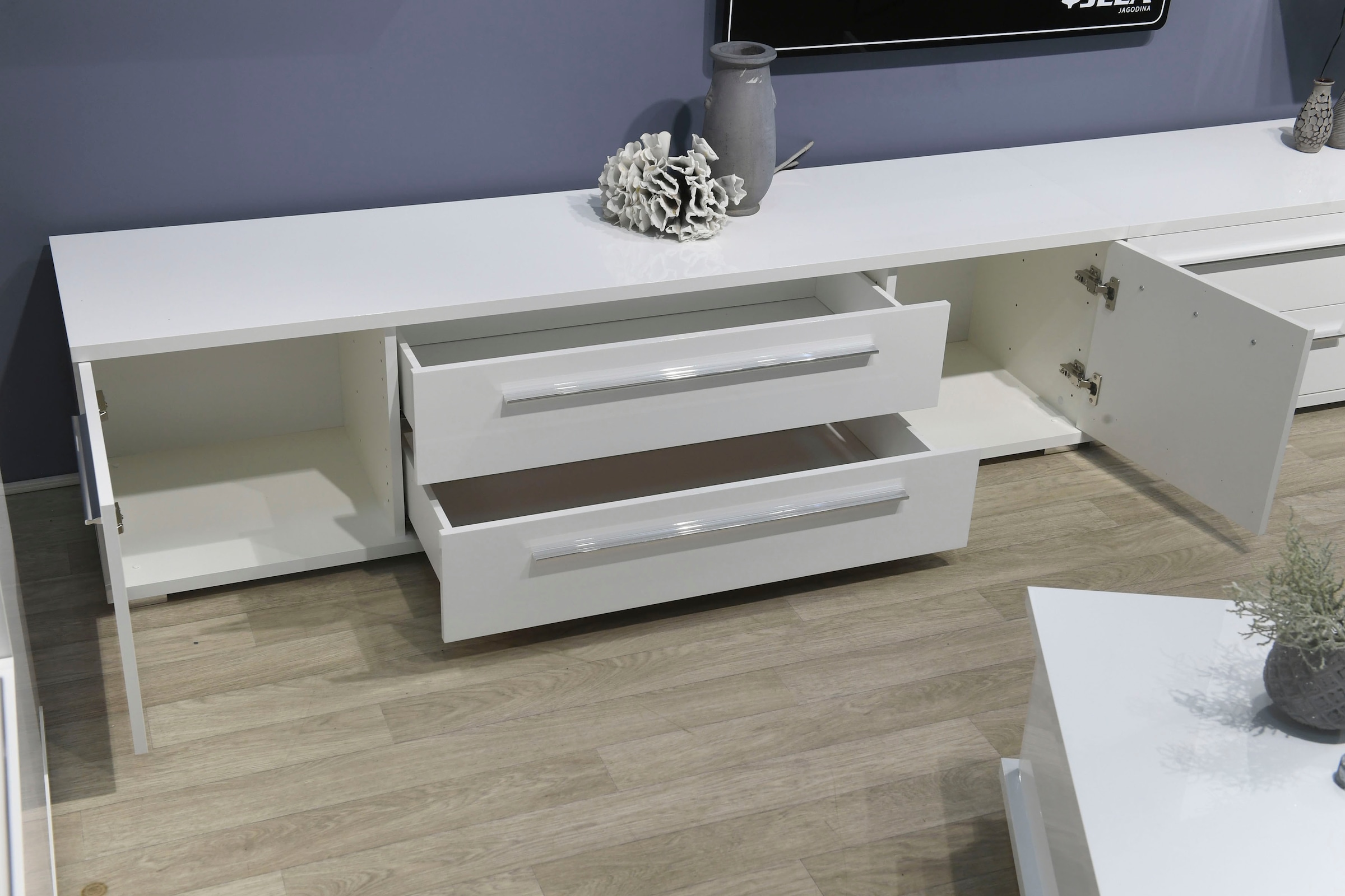 Places of Style Lowboard »Piano TV-Kommode in Breite 165 oder 180 cm mit Soft-Close-Funktion«, Hochglanz UV-lackiert, Br 180 cm mit versch. Tür- und Schubkastenmasse