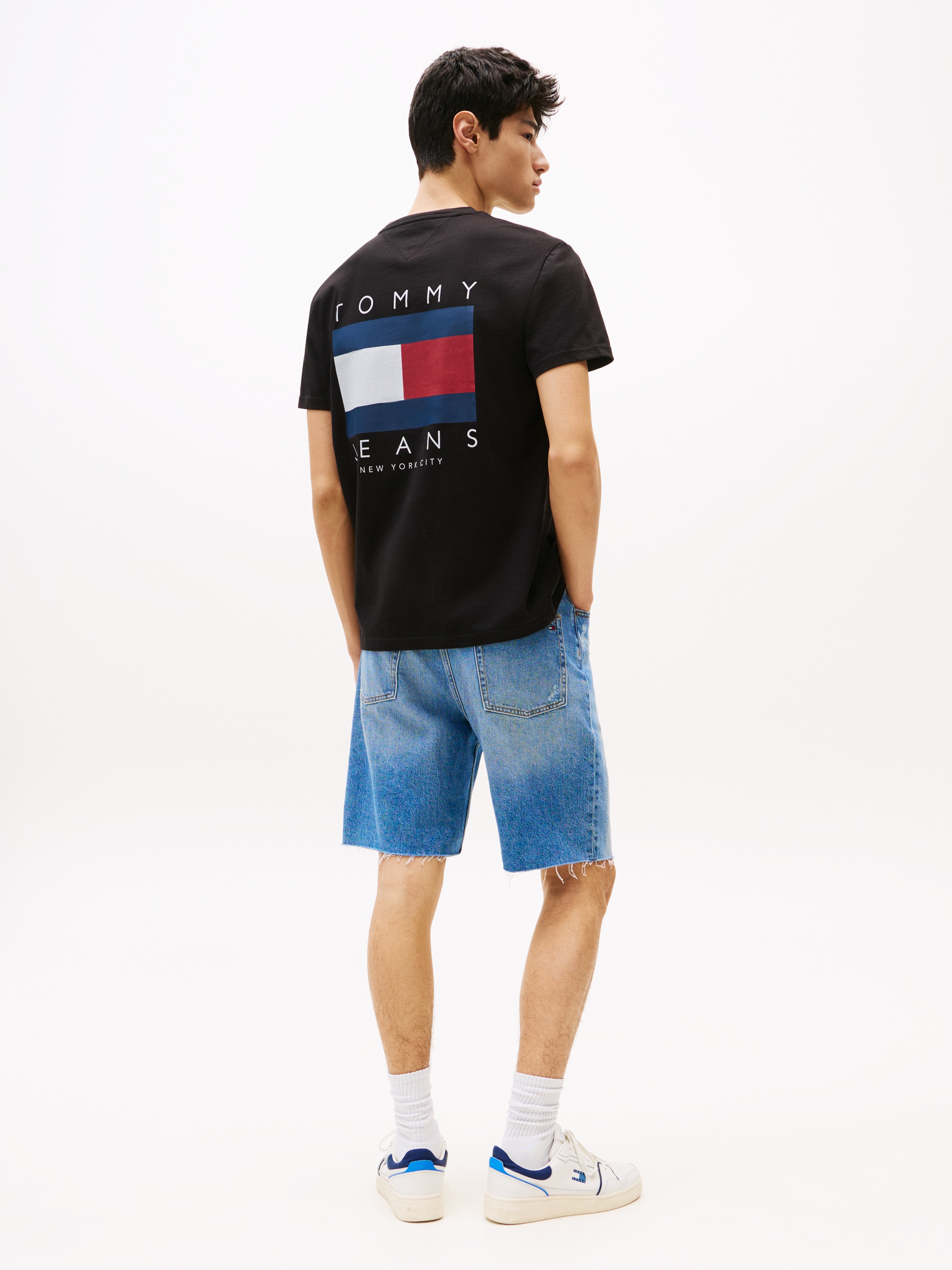 Tommy Jeans T-Shirt »TJM REG FLAG GRAPH BCKPRNT T EXT«, Mit Rundhalsausschnitt