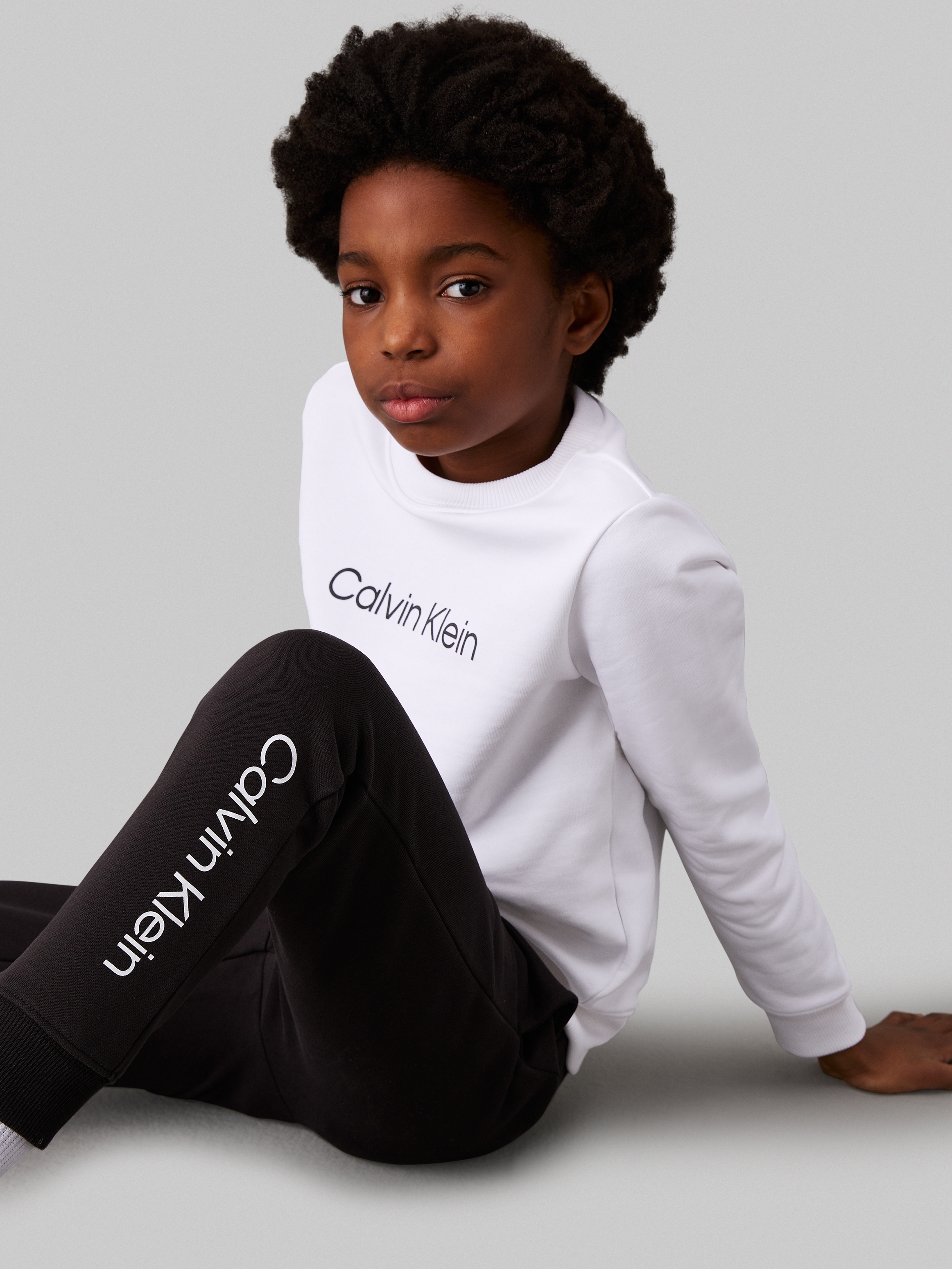 Calvin Klein Jeans Sweathose »Inst.Logo Regular Jogger«, für Kinder bis 16 Jahre und mit Logoschriftzug