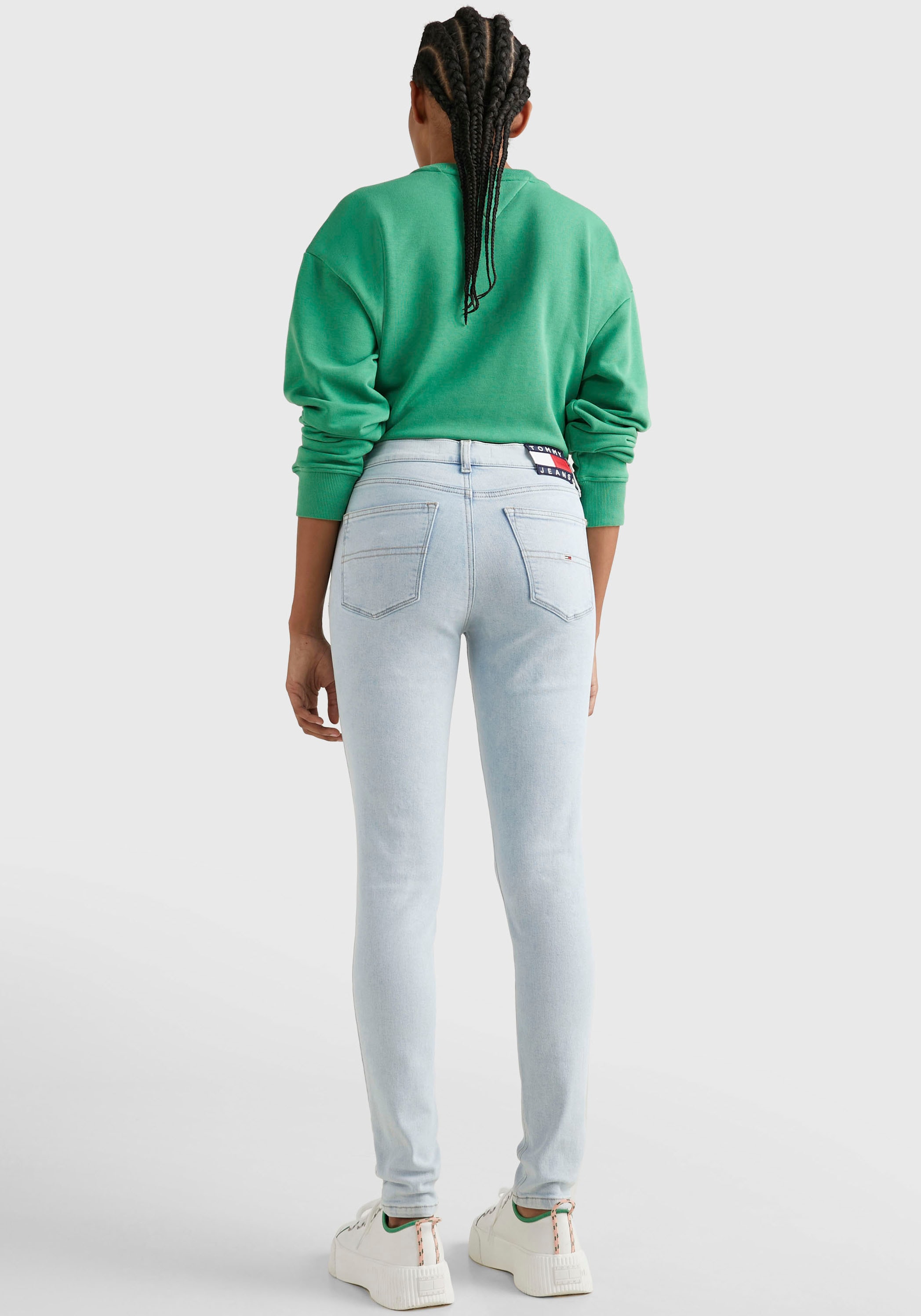 Tommy Jeans Skinny-fit-Jeans »Nora Mid Rise Skinny Fit«, mit Tommy Jeans Label-Badge & Passe hinten