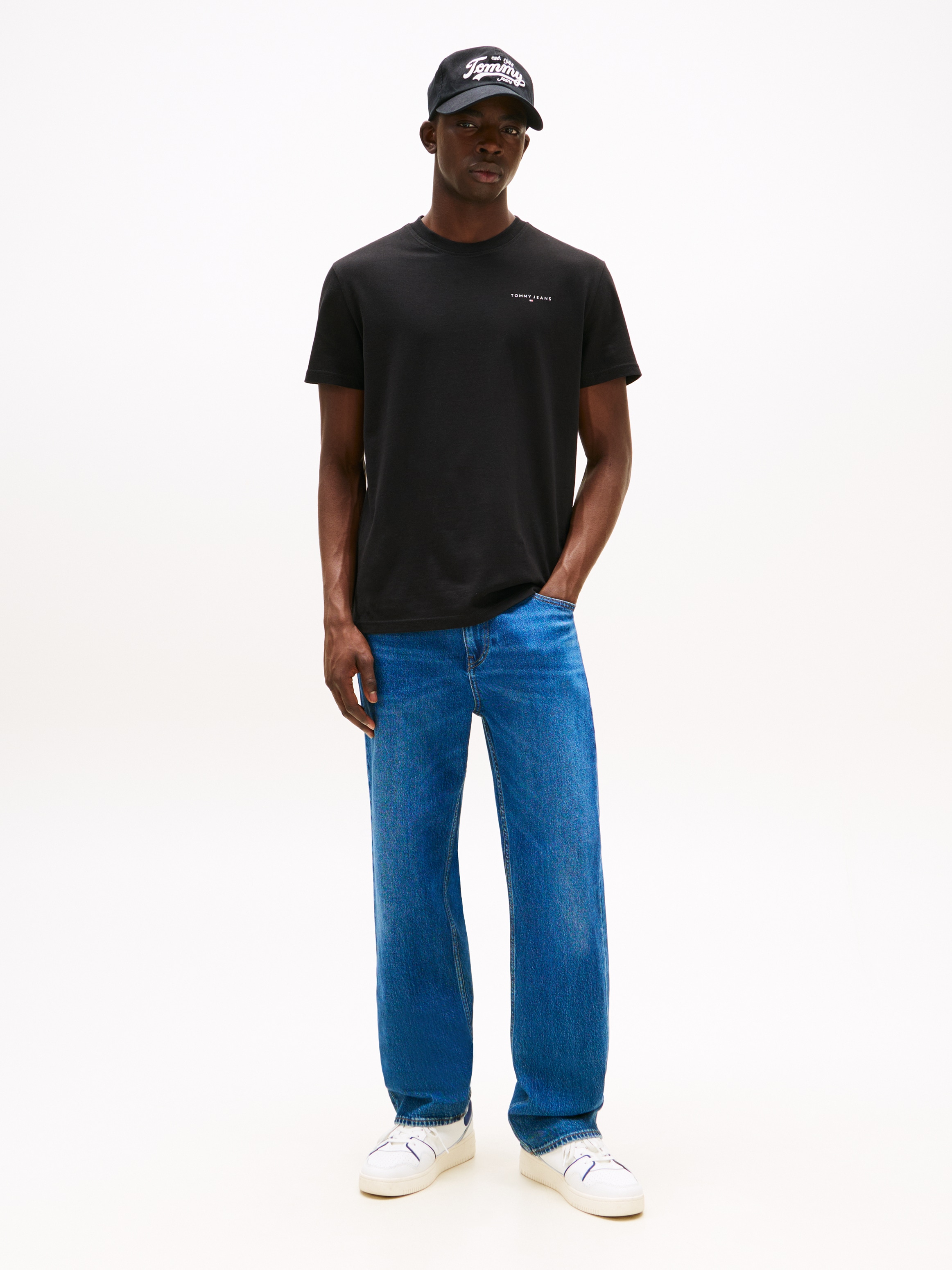 Tommy Jeans T-Shirt »TJM SLIM LINEAR CHEST TEE EXT«, Mit Rundhalsausschnitt