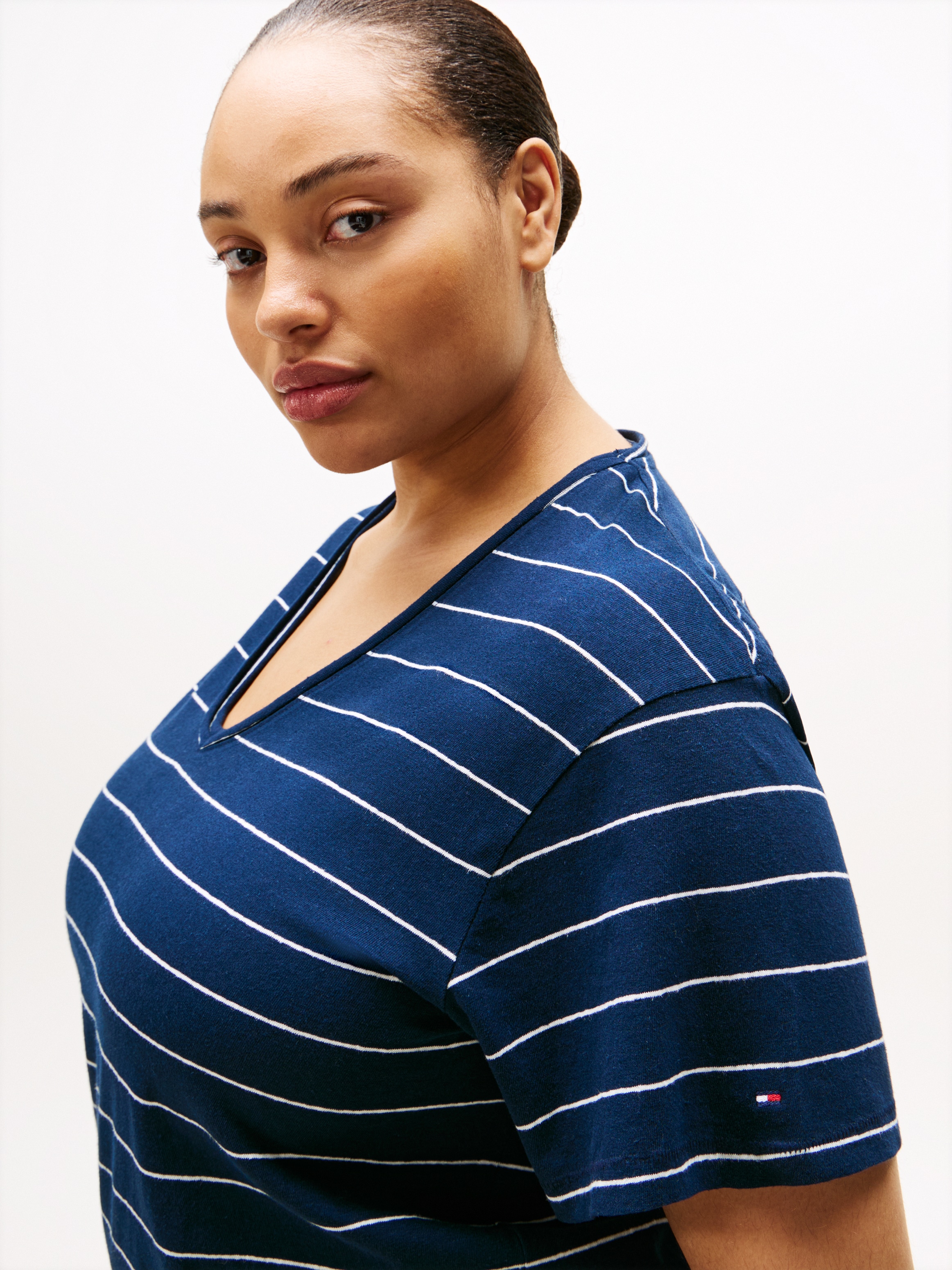 Tommy Hilfiger Curve V-Shirt »CRV MODERN CO LINEN V-NK SS«, in Grossen Grössen
