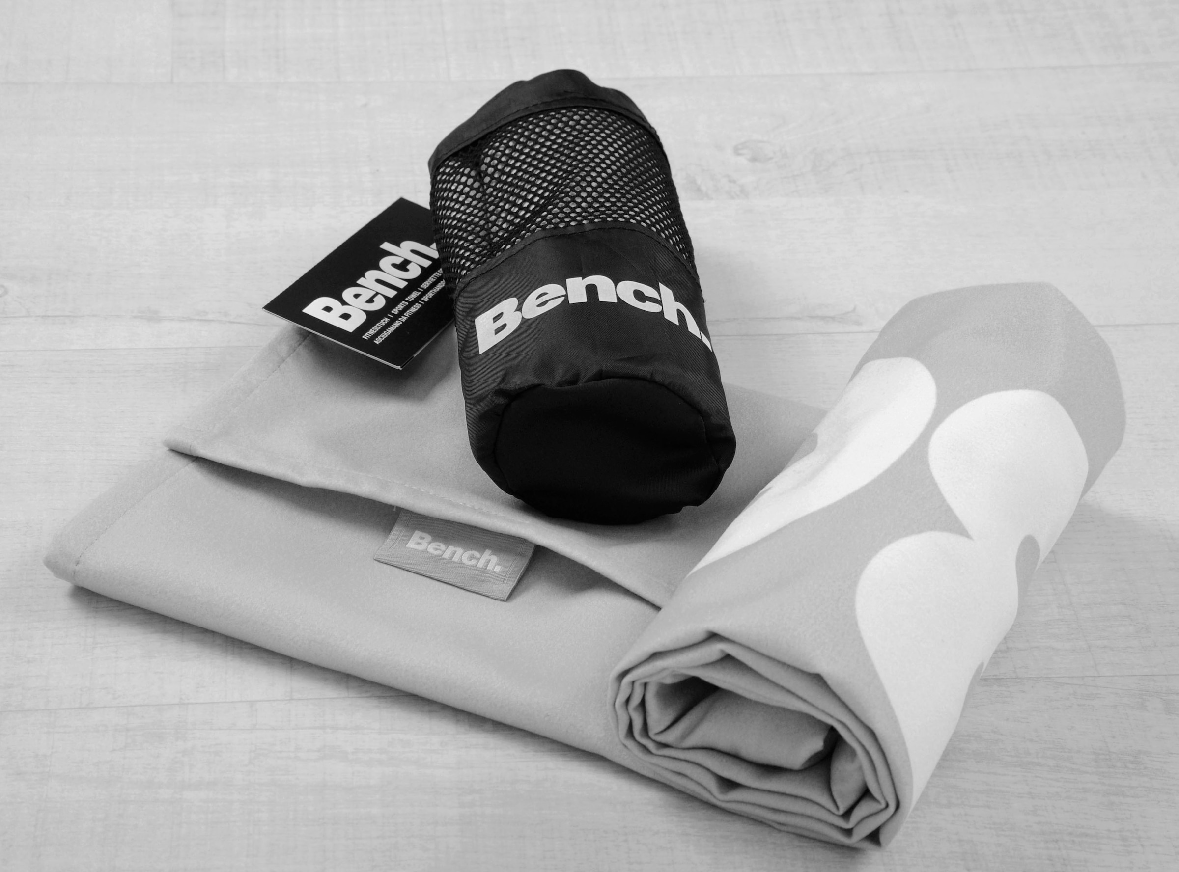 Bench. Sporthandtuch »Bench«, (1 St.), Bench Fitnesstuch / Sports Towel mit Überschlag & Tasche, 50x110 cm