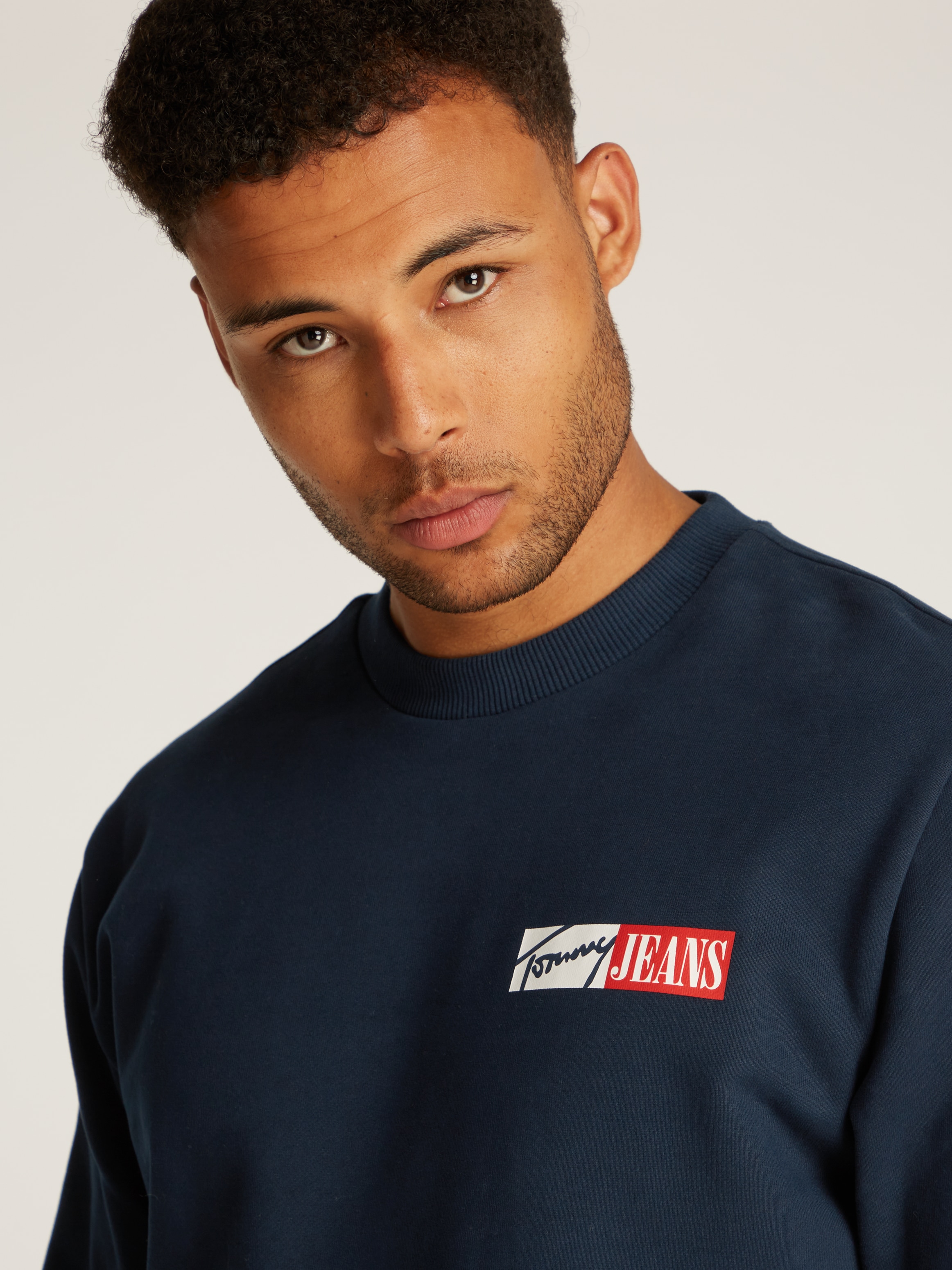 Tommy Jeans Plus Sweatshirt »TJM REG ENTRY GRAPHIC CREW EXT«, in Grossen Grössen, Logodruck