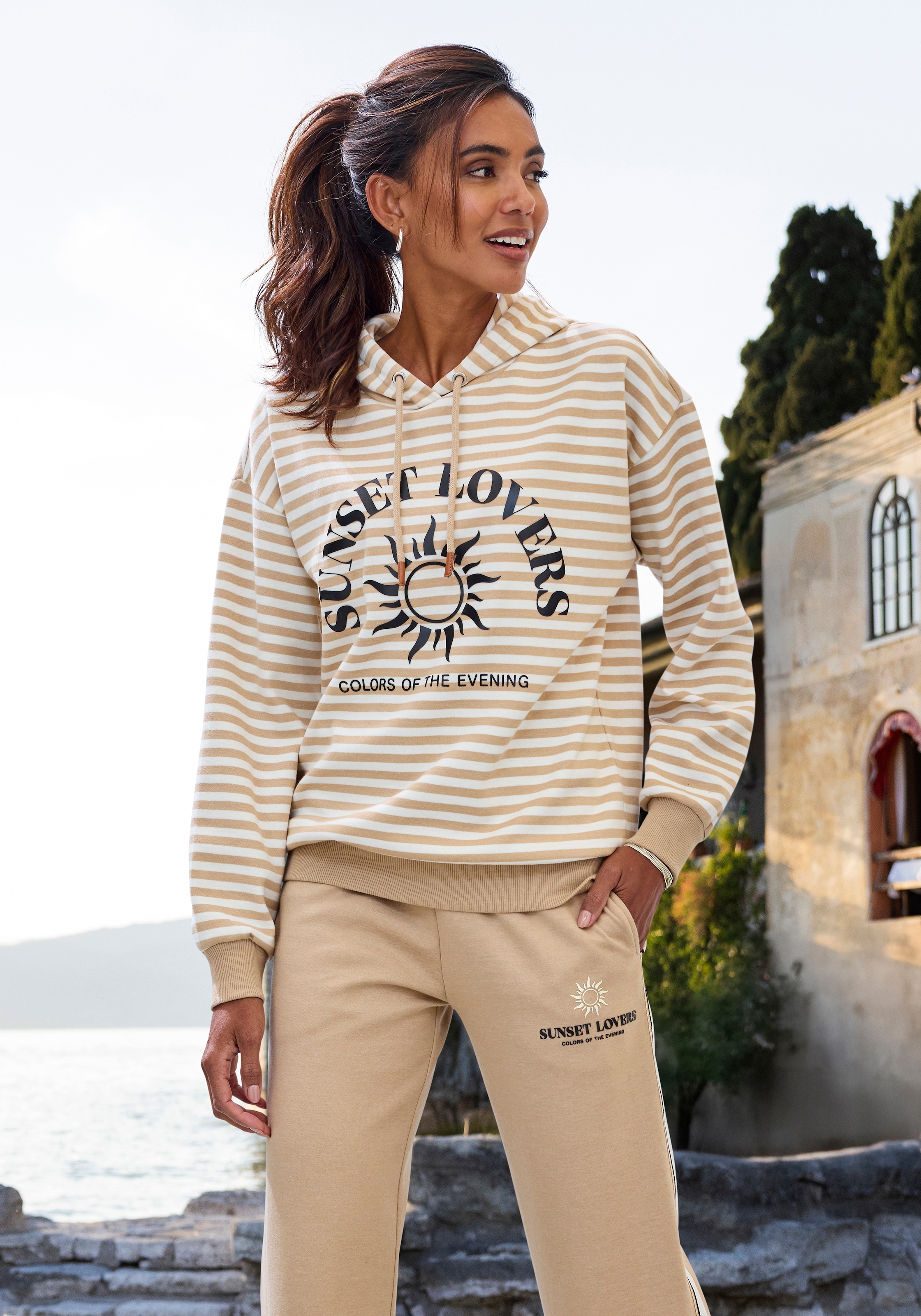 H.I.S Kapuzenpullover im Streifenlook mit grossen Print, Loungewear