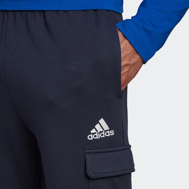 adidas Sportswear Sporthose »ESSENTIALS FLEECE REGULAR TAPERED CARGOHOSE«, (1  tlg.) online shoppen | Jelmoli-Versand