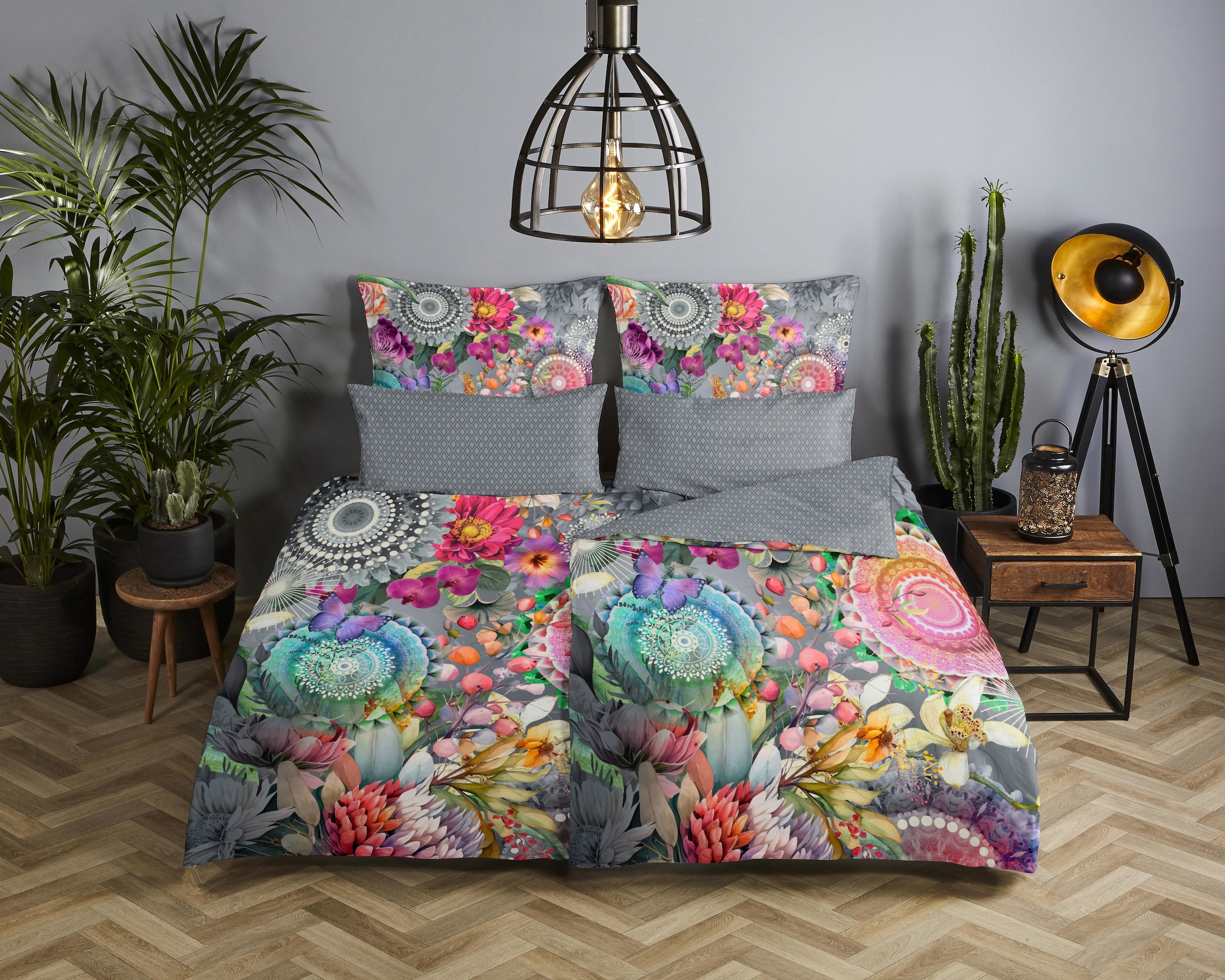 hip Wendebettwäsche »Olinga«, Satin, Reissverschluss, Wendeoptik, Mandala, Blume, Grau, Bunt