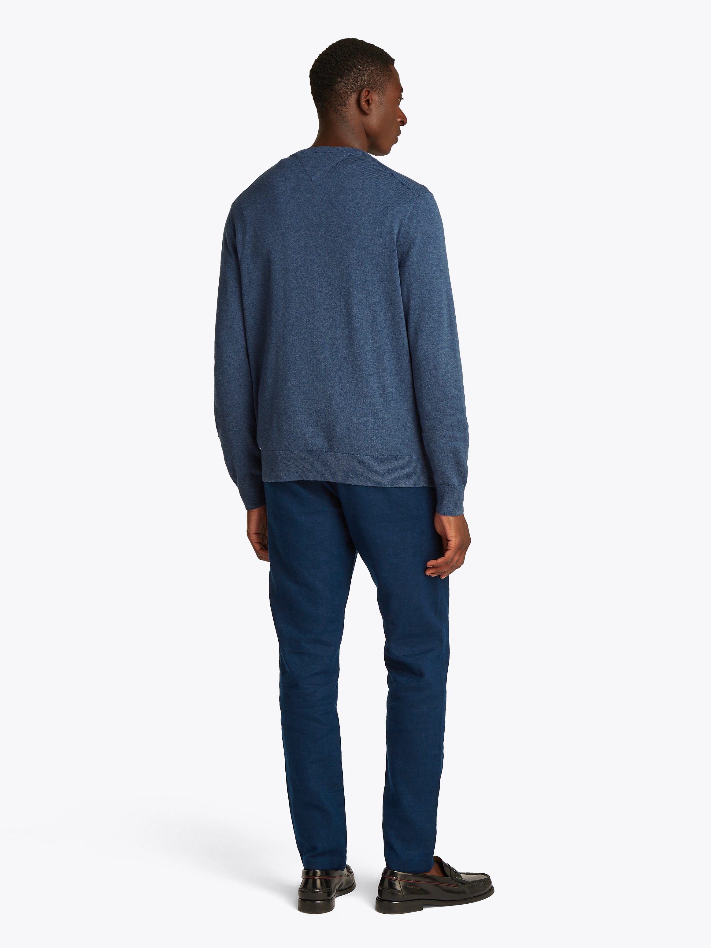 Tommy Hilfiger Strickpullover »ESSENTIAL COTTON V NECK mit V-Ausschnitt und Stickerei«, unifarben, casual, regular fit, Baumwolle, V-Ausschnitt