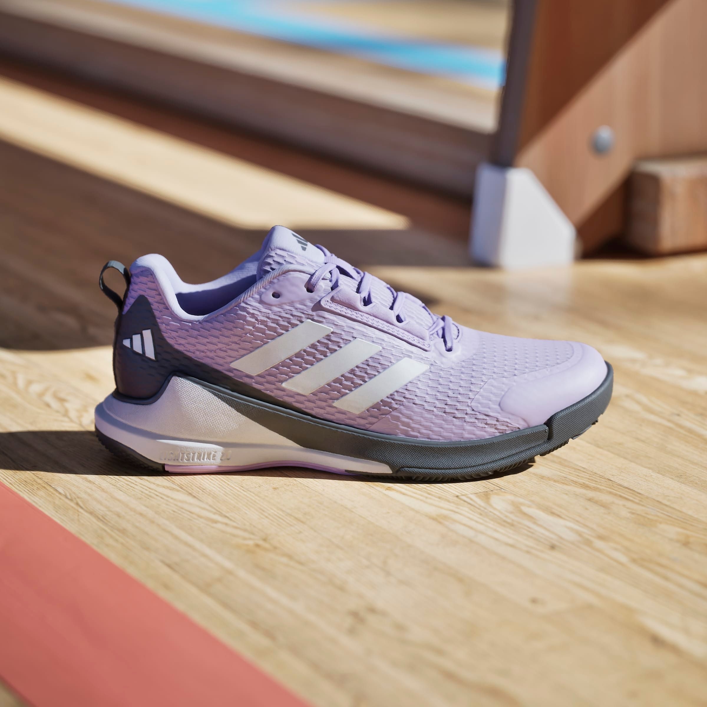 adidas Performance Hallenschuh »NOVAFLIGHT 2 INDOOR«, besonders geeignet für Volleyball und Basketball